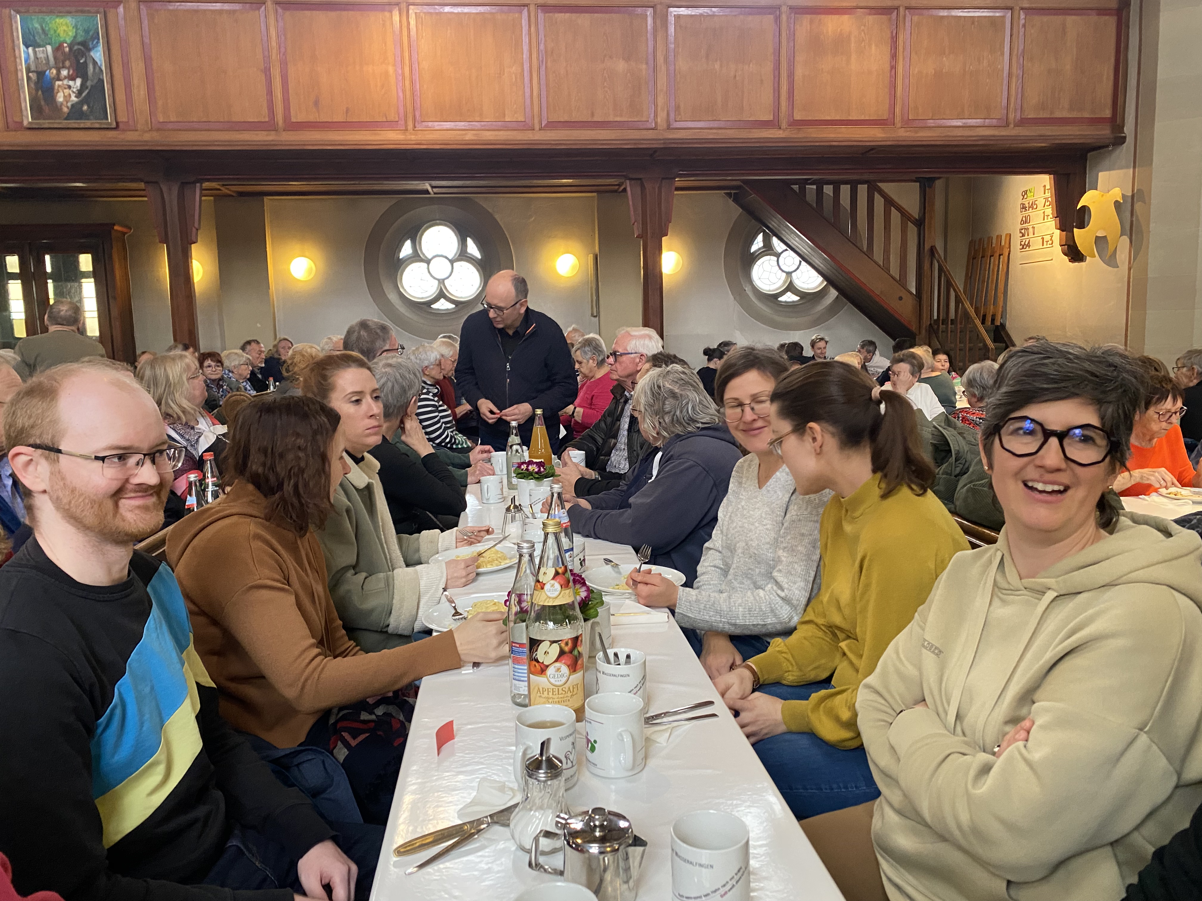 Mittagessen bei der Bauherrschaft.